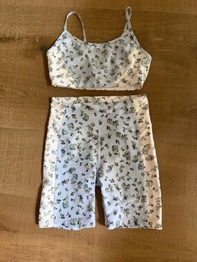 Sage Collective blue white Floral Athletic set size small. Pilates Yoga